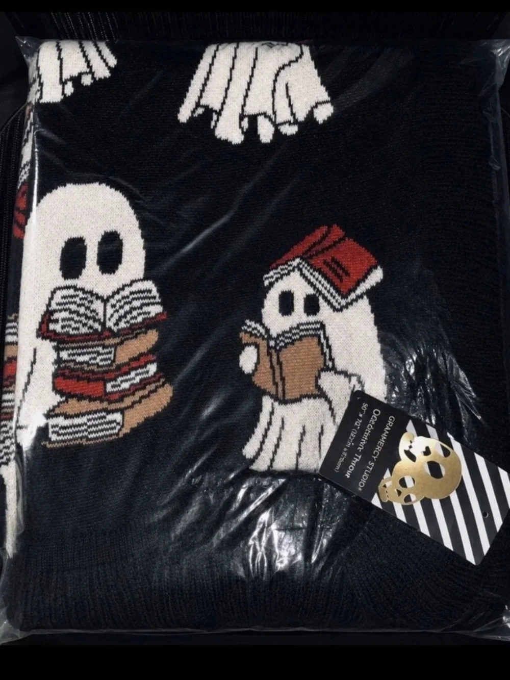 NEW VIRAL HALLOWEEN GHOST AND READING BOOKS REVERSIBLE THROW BLANKET | 50X70 - Picture 4 of 4